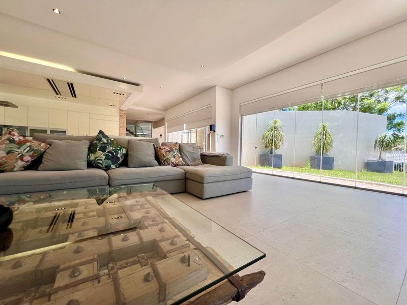 Luxury 4 Bedroom House For Sale in Klein Windhoek - Photo 8