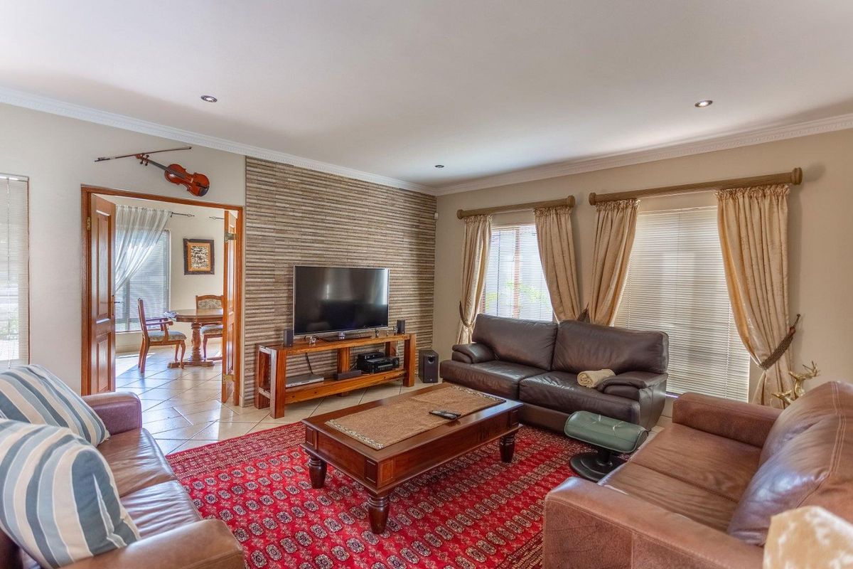 Beautiful 3 Bedroom home in prime location - Photo 4