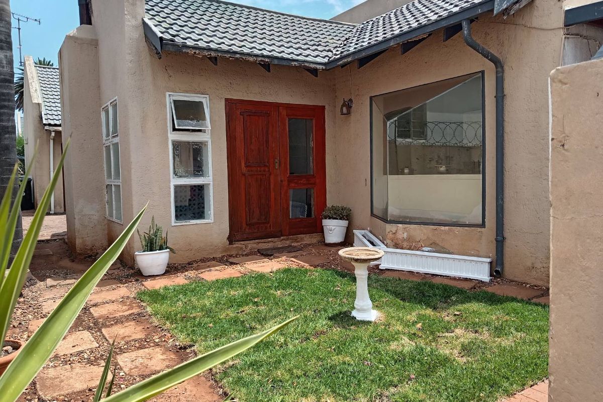 3 Bedroom  Cluster Home in a Cul de sac For Sale! - Photo 2