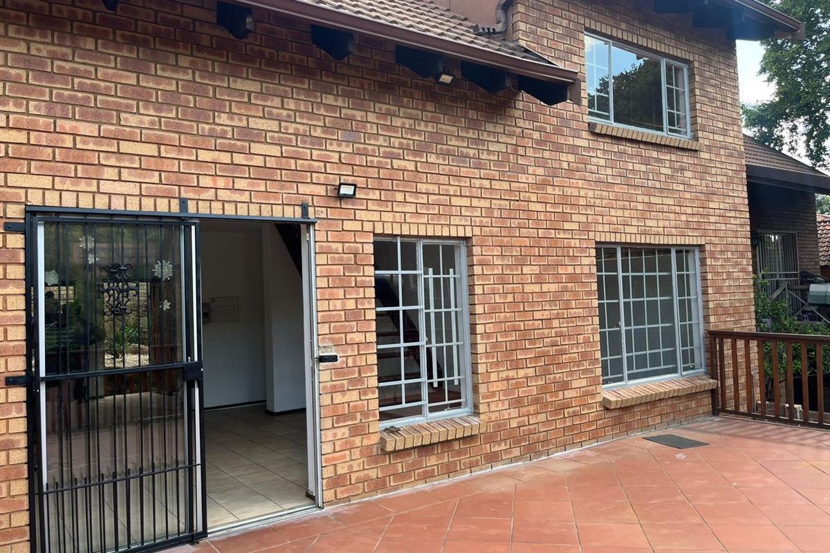 Lovely Townhouse in Murrayfield - Photo 3