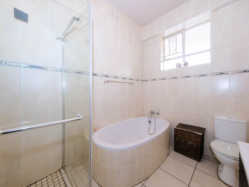 New release! Top floor !Airy &Bright! Negotiable! - Photo 9