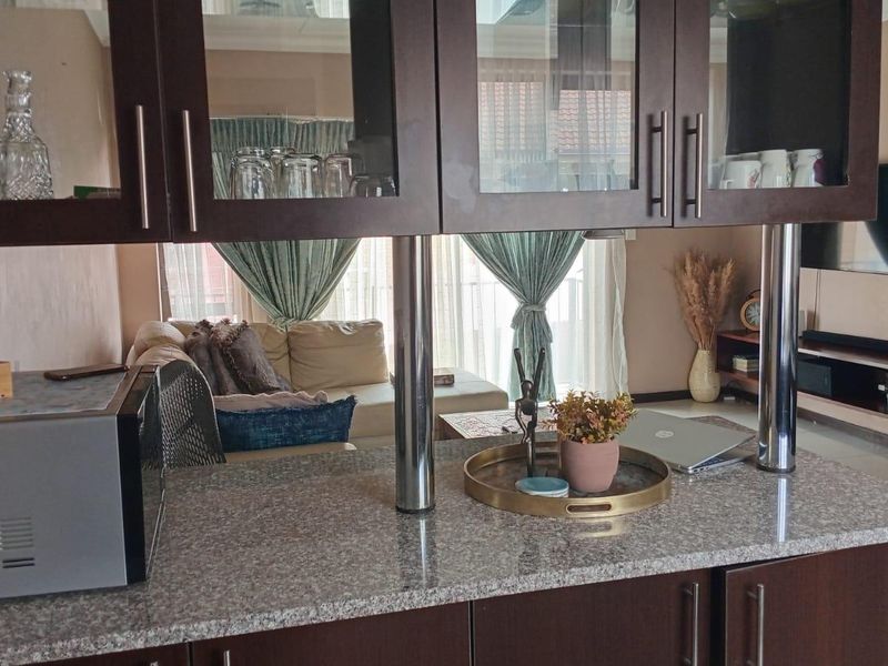 Modern Two Bedroom Townhouse For Sale in Brackendowns. - Photo 4