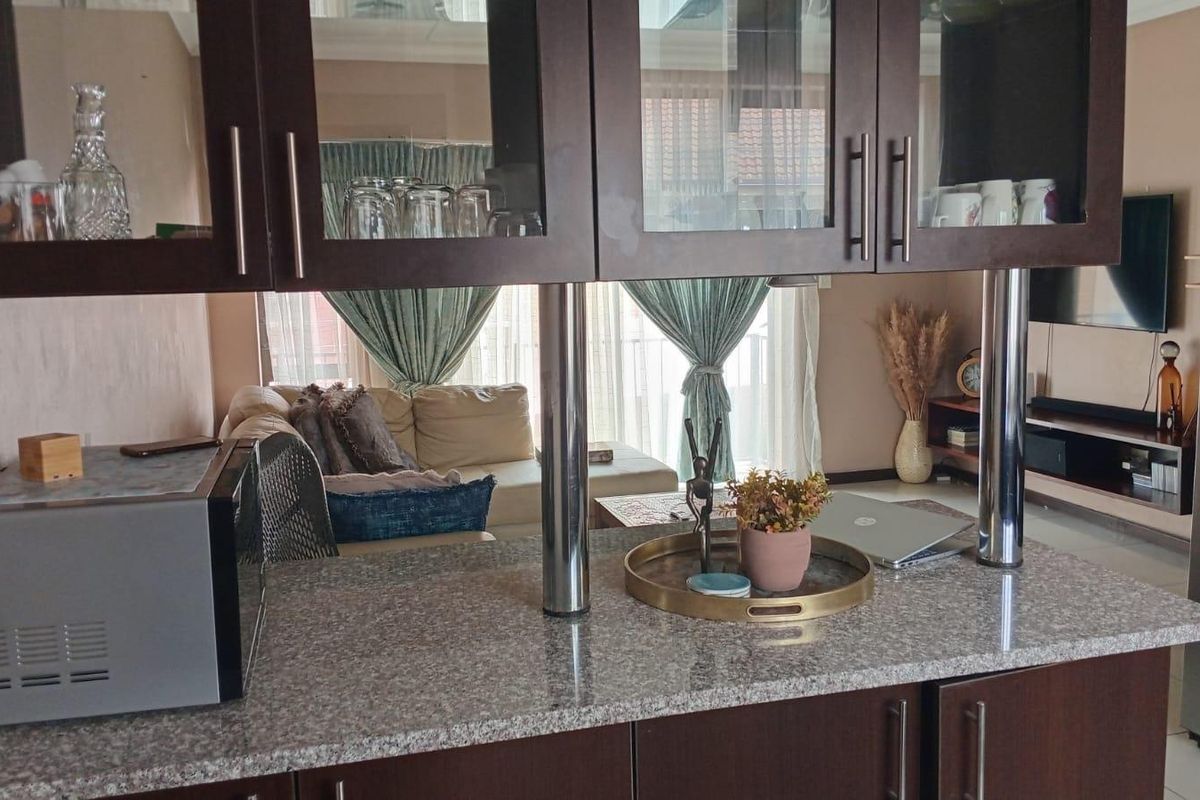 Modern Two Bedroom Townhouse For Sale in Brackendowns. - Photo 4