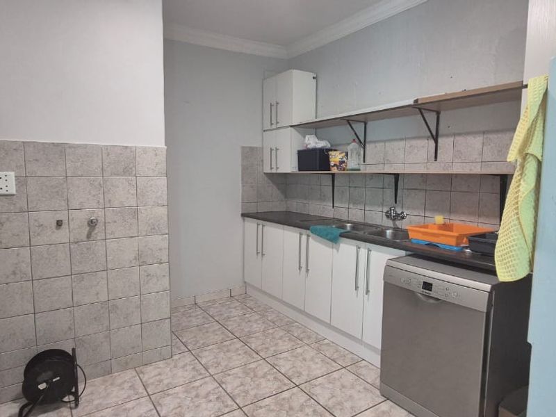 3 Seperate living units on 1 property - Photo 8