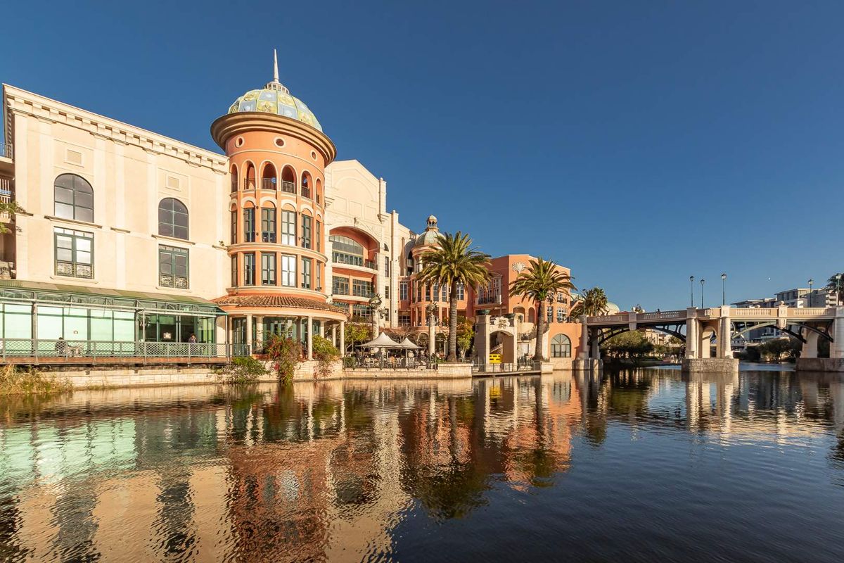 Modern 1-Bedroom Apartment – The Manhattan, Century City - Photo 2