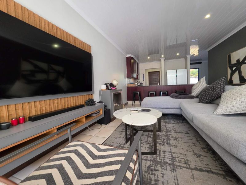 North-Facing | Full Solar | Immaculate Lock-Up-and-Go in Ebotse Golf Estate - Photo 7