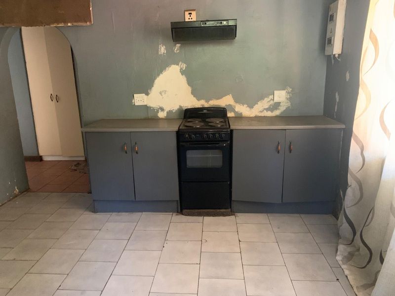 **Charming 2-Bedroom Home with Income Potential in a Quiet Cul-de-Sac** - Photo 4