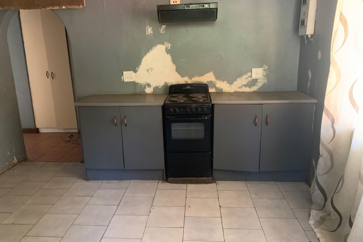 **Charming 2-Bedroom Home with Income Potential in a Quiet Cul-de-Sac** - Photo 4