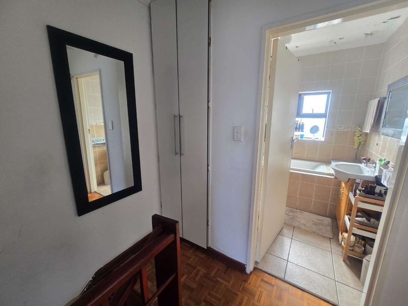 Spacious Lock-up-and-Go Duplex Apartment living in Newton Park - Photo 9