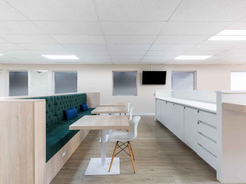 All-inclusive access to coworking space in Regus Paarl. - Photo 6
