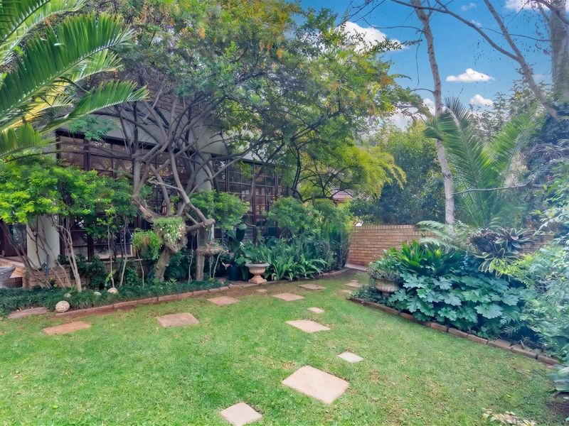 Elegant Family Estate with Exceptional Space and Lifestyle Appeal - Photo 10