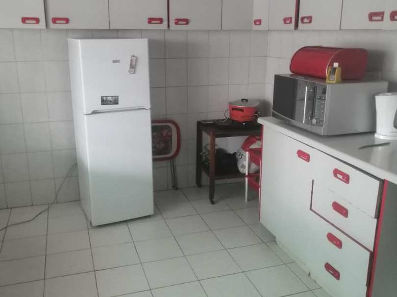 Spacious 3 bedroom House bordering The Hill - Photo 8