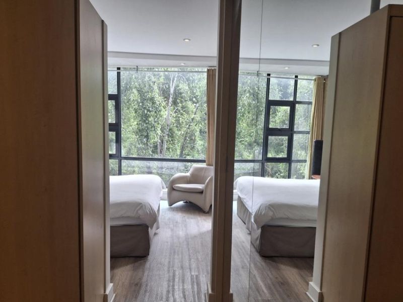 A BEAUTIFULLY FURNISHED TWO BEDROOM APARTMENT - Photo 3