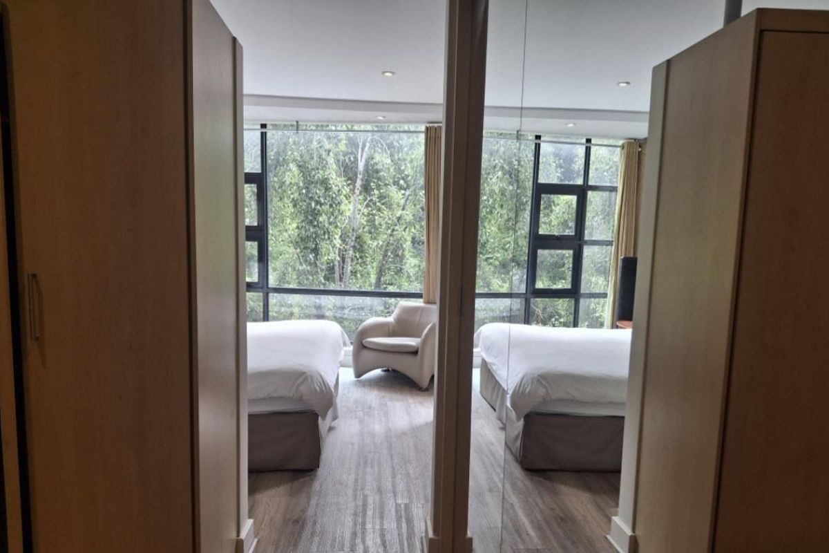 A BEAUTIFULLY FURNISHED TWO BEDROOM APARTMENT - Photo 3