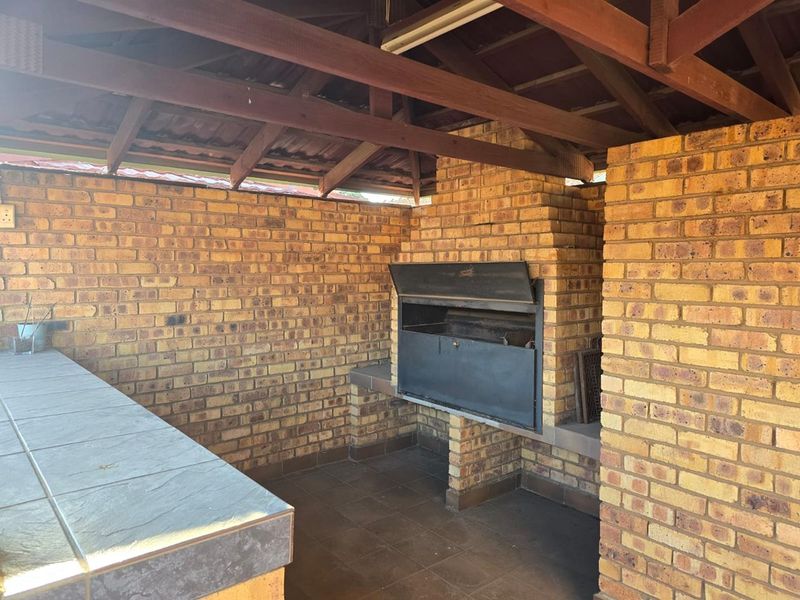 3 Bedroom Secure Townhouse in Kempton Park Ext 4 - Photo 9