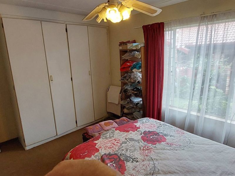 Charming Facebrick Townhouse in Secure Complex - Photo 10