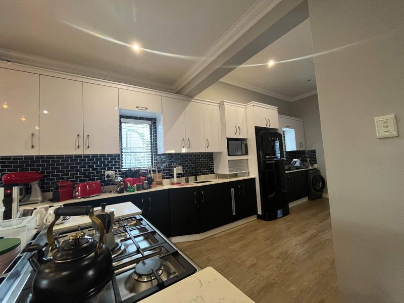 This stunning freestanding 3-bedroom family home in Seaward Estate, Ballito offers the perfect blend of coastal luxury, space, and modern convenience. - Photo 7