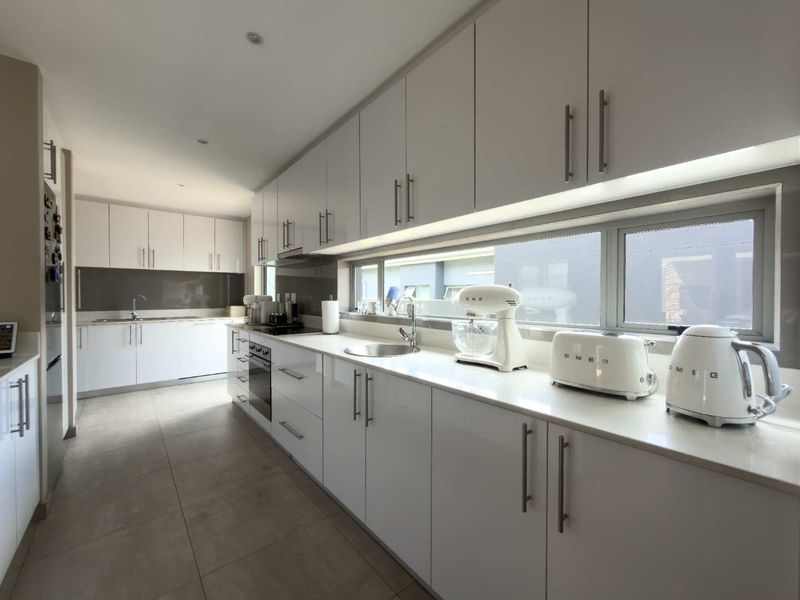 Grounded Luxury | Exceptional Free Standing Home - Photo 8