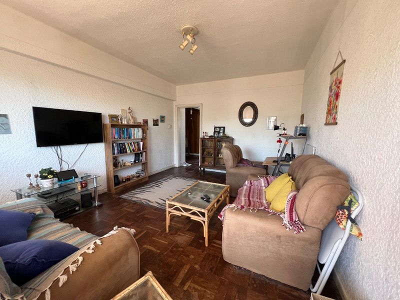 Unrenovated fifth floor find!! - Photo 3