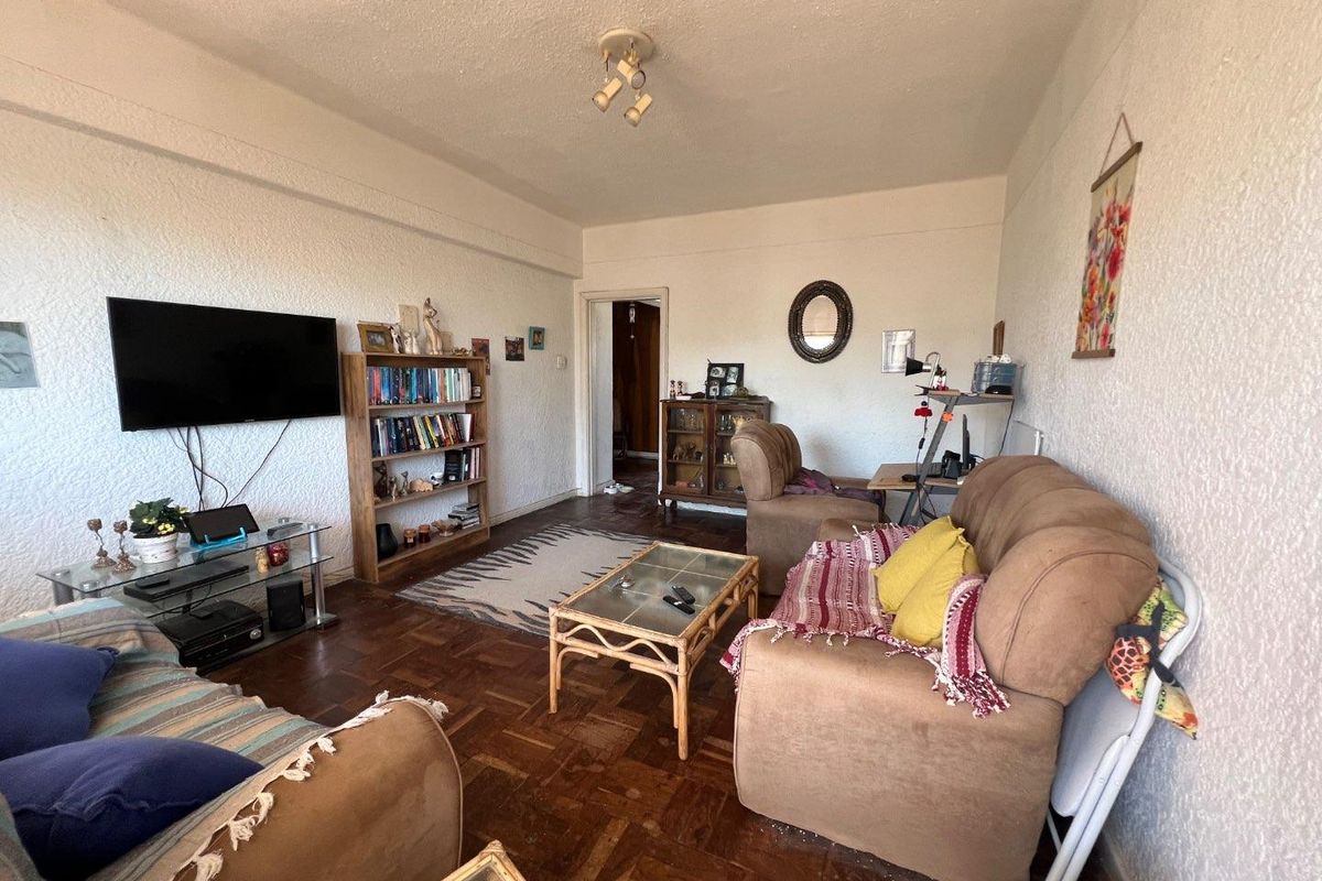 Unrenovated fifth floor find!! - Photo 3