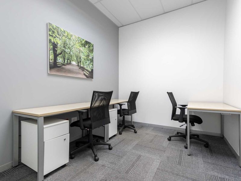 Private office space tailored to your business’ unique needs in Regus Dainfern, Maroun Square. - Photo 4