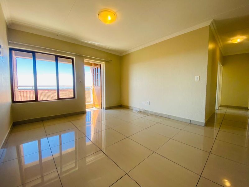 Move-in Ready 3 Bedroom and 2 Bathroom Apartment - Photo 3