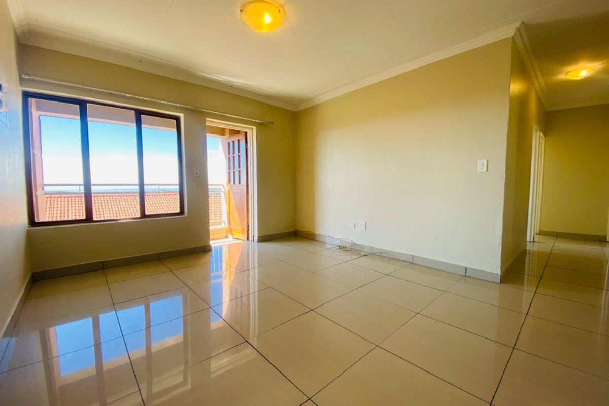 Move-in Ready 3 Bedroom and 2 Bathroom Apartment - Photo 3