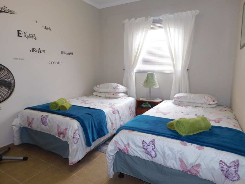 Corner property : Perfect for self catering units!! - Photo 2