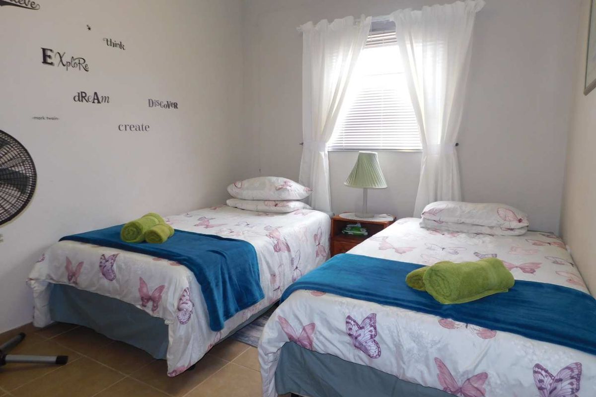 Corner property : Perfect for self catering units!! - Photo 2