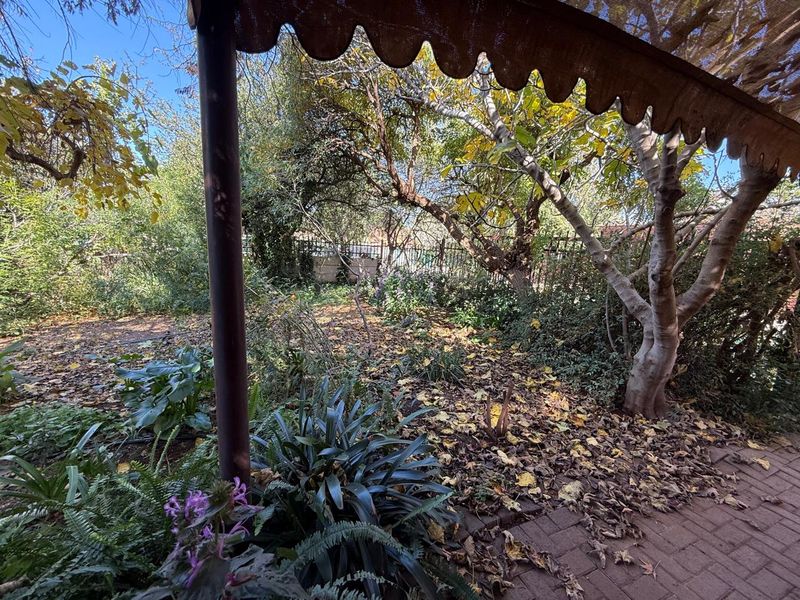 Charming 3-Bedroom Duet – A Hidden Gem with Garden Bliss - Photo 3