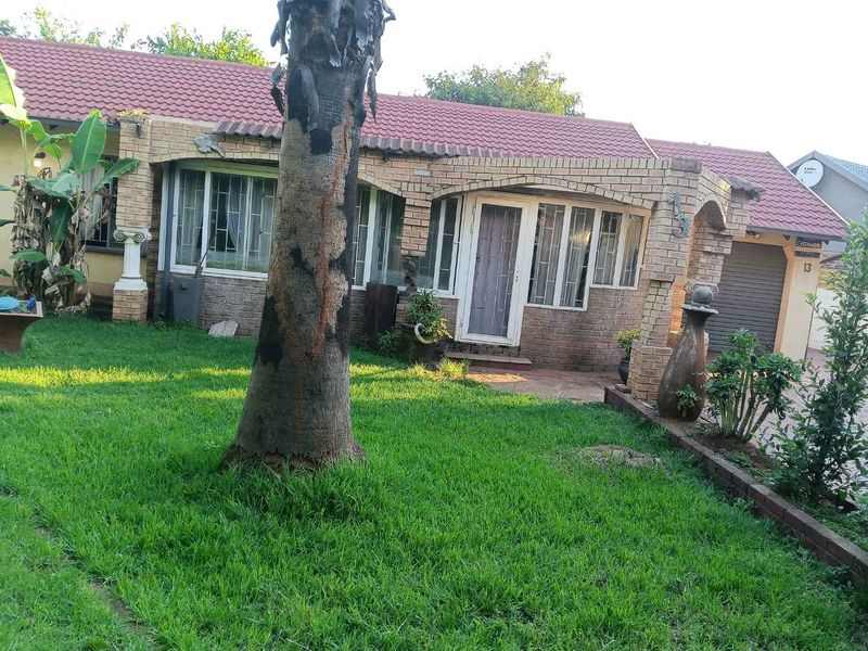 House For Sale in Crystal Park - Photo 2