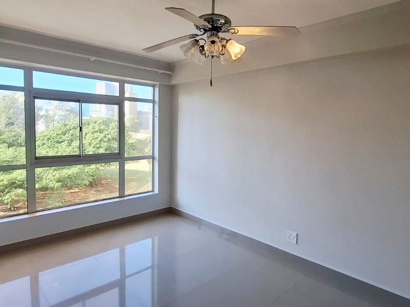 Immaculate Kitchen & Elegant Bedroom in Prime Location! - Photo 4