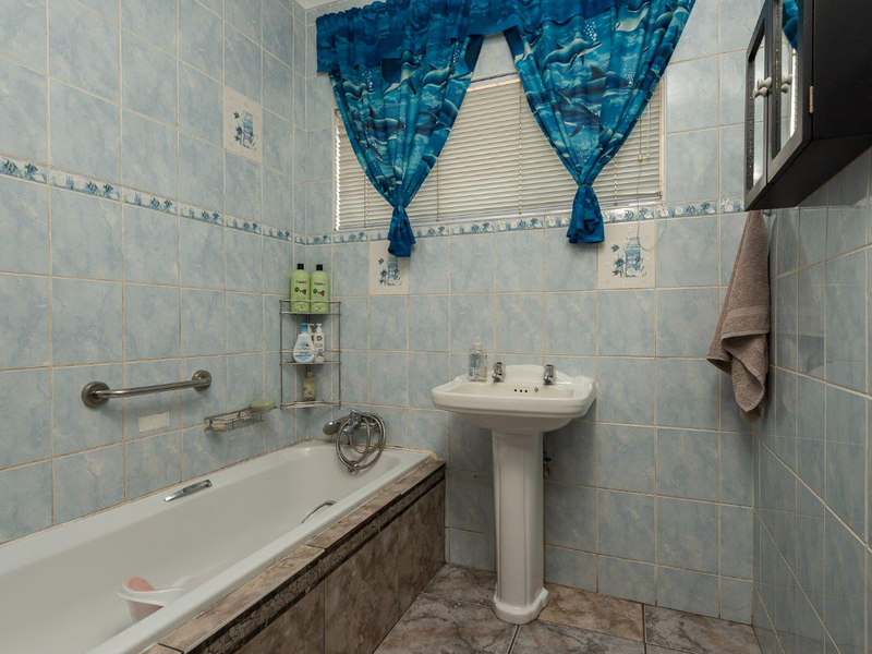 Spacious Family Home with a Separate Granny Flat in General Albertspark - Photo 10