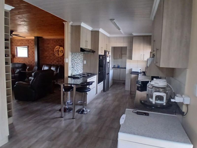 Beautiful 3 Bedroom house for sale - Photo 9