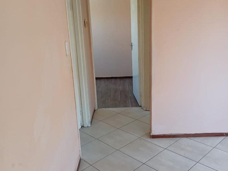 Montclair Gem: 2-Bed Home + 4 Flats! Secure & Convenient! - Photo 8