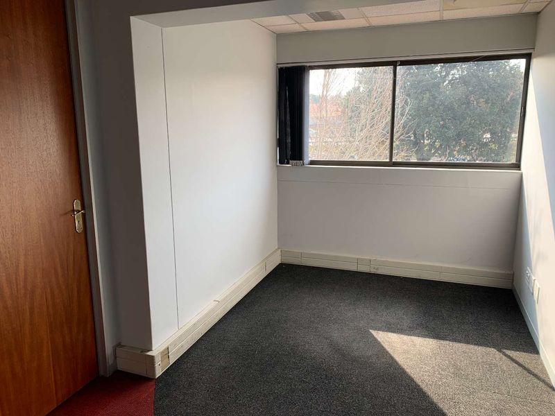 325.9m2 Second Floor Office To Let | Pinewood Office Park, Woodmead - Photo 10