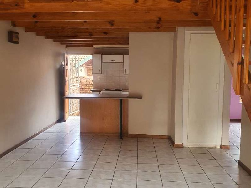 URGENT SALE !!! PRICE REDUCED TO R850.000 !!! UP FOR GRABS!!!.. HOPE YOU'RE NOT TOO LATE TO GRAB IT FOR YOURSELF!!!!... - Photo 5