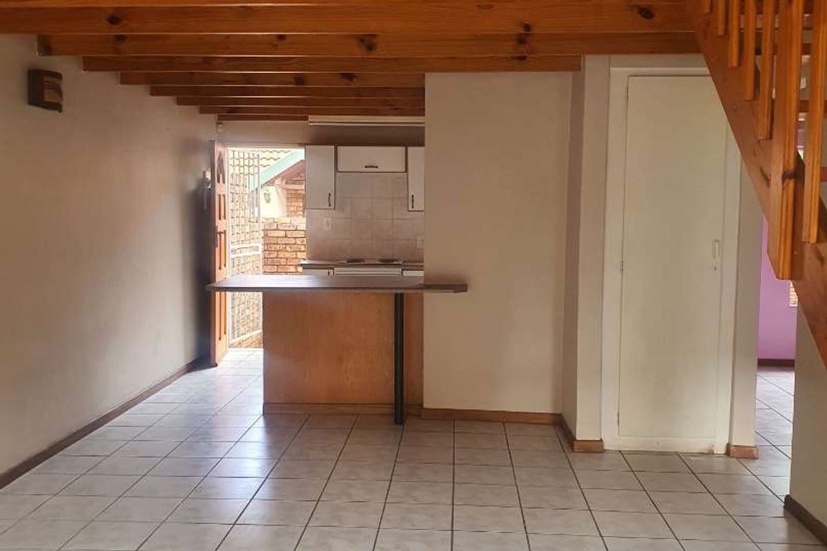 URGENT SALE !!! PRICE REDUCED TO R850.000 !!! UP FOR GRABS!!!.. HOPE YOU'RE NOT TOO LATE TO GRAB IT FOR YOURSELF!!!!... - Photo 5