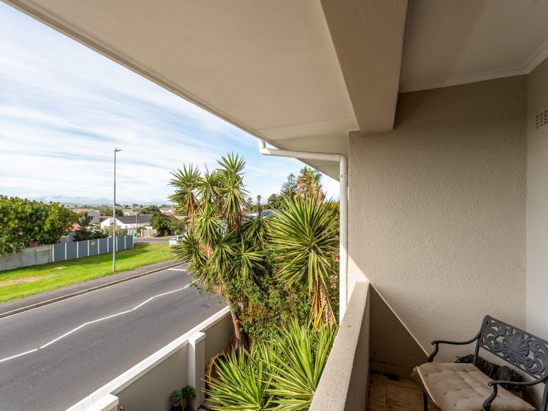 Stylish 2-Bedroom Apartment in Pet-Friendly Lakeside Court - Photo 7