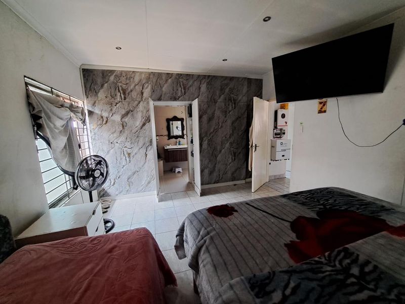 Schedule Your Viewing Today—Your Dream Home Awaits! - Photo 4