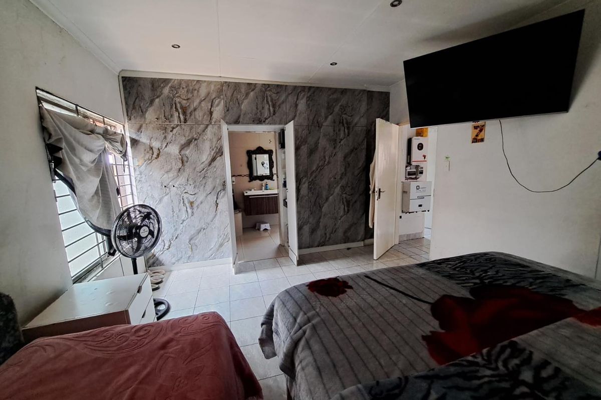 Schedule Your Viewing Today—Your Dream Home Awaits! - Photo 4