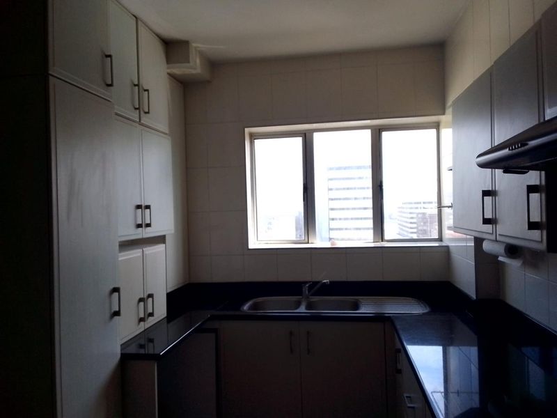 2 Bedroom Apartment with Harbour Views on the Esplanade! - Photo 4