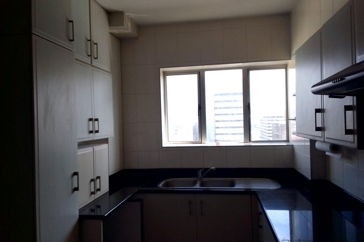 2 Bedroom Apartment with Harbour Views on the Esplanade! - Photo 4