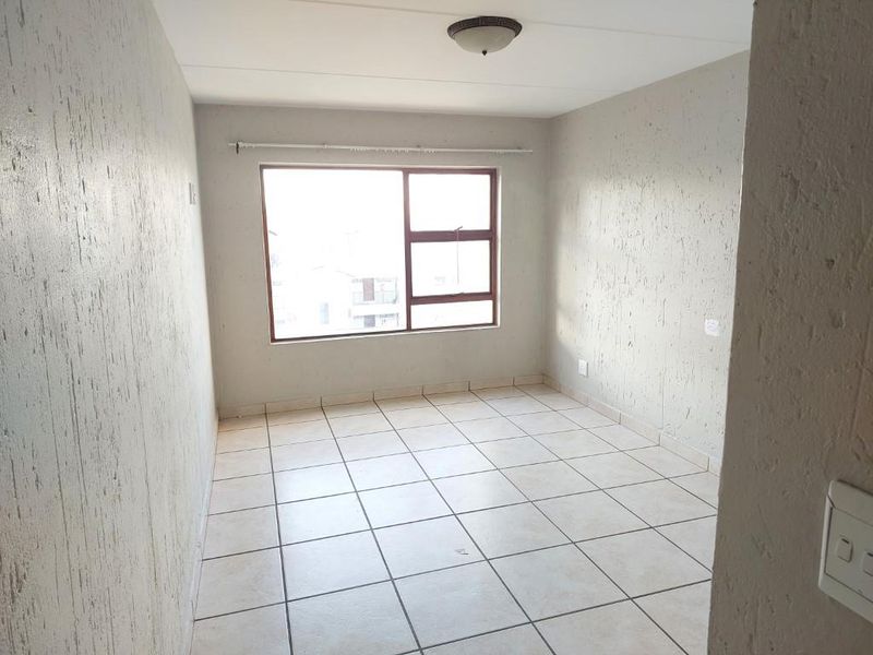 2 BEDROOM DUPLEX APARTMENT FOR SALE IN PAULSHOF - Photo 5