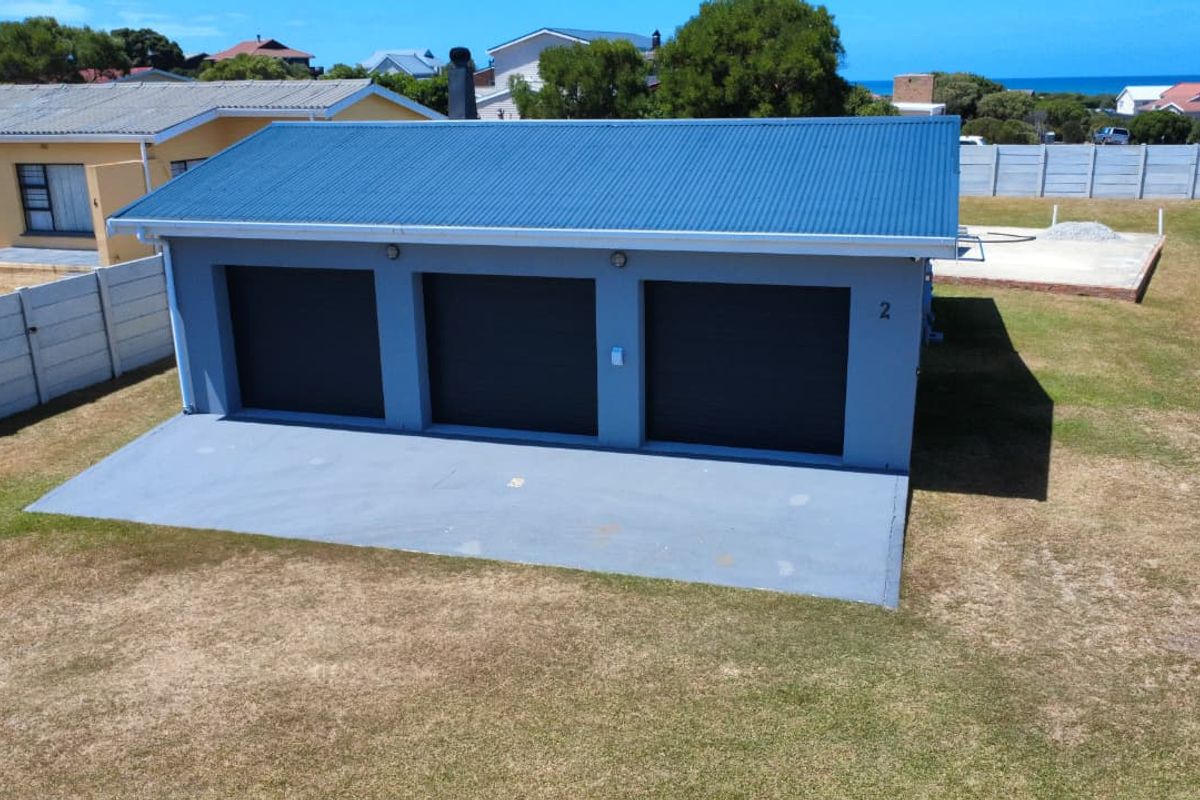 Not Your Average Beach House – A Quirky Coastal Canvas in Pearly Beach - Photo 3