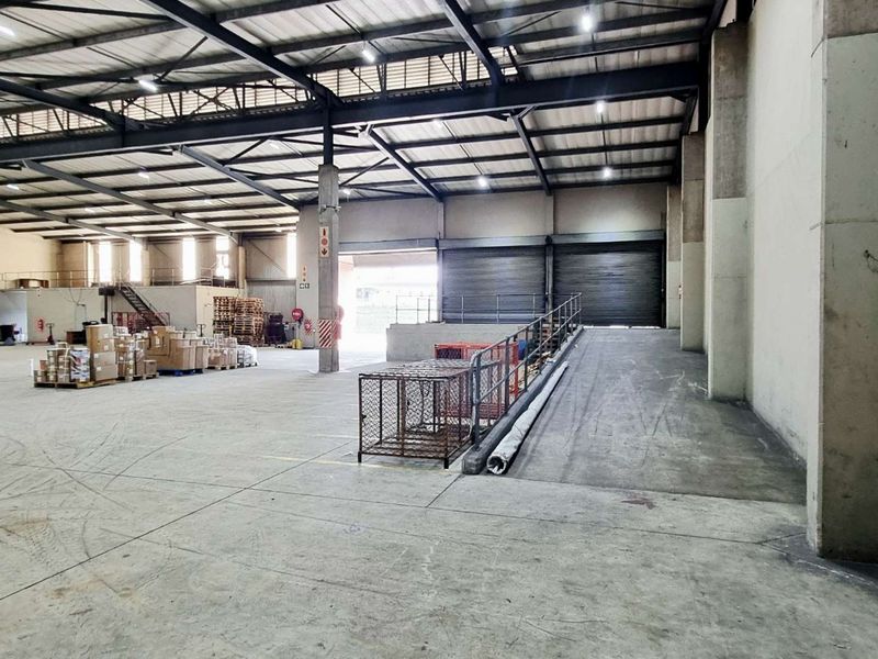 1,873m2 warehouse with dock-level access, yard, and N2 visibility | Available Aug 2025 in Durban North’s logistics zone - Photo 2