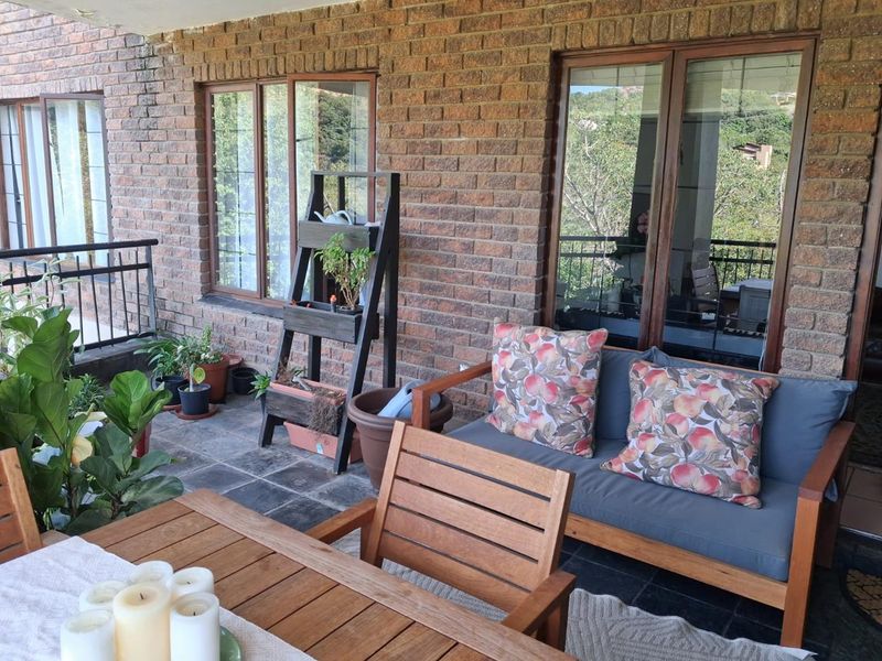 Two bedroom Unit for rent In Hillside Manor - Photo 4