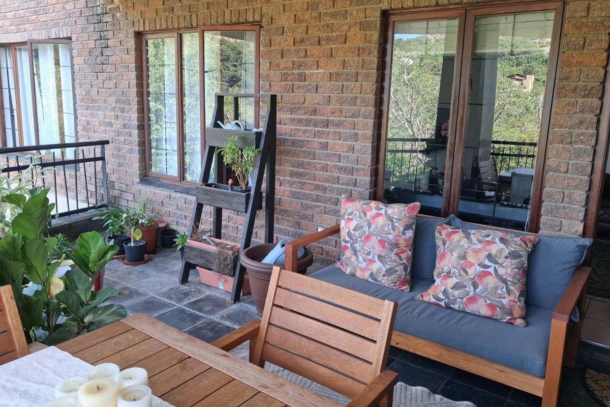 Two bedroom Unit for rent In Hillside Manor - Photo 4