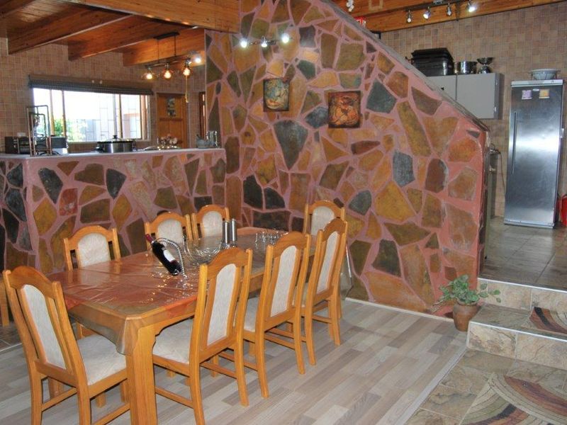 Entertainer's Dream Home in Henties Bay - Photo 10