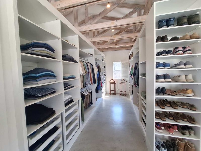 Exquisite, fully furnished, Family Home with Breathtaking Views - Photo 8